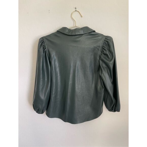 ANDREW MARC NEW YORK Faux Leather Button Down Top Size Small - Picture 2 of 5